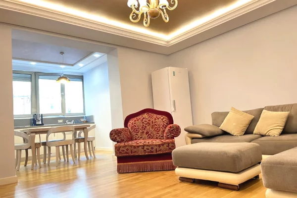 Shtepi me qera 2+1 ne Tirane - 1,000 Euro