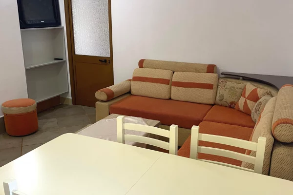 Shtepi me qera 2+1 ne Tirane - 350 Euro