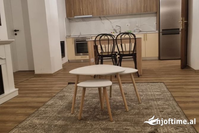 Shtepi me qera Apartament ne Tirane, 2+1, Mobilimi E mobiluar, Pagesa 55,000  Leke.