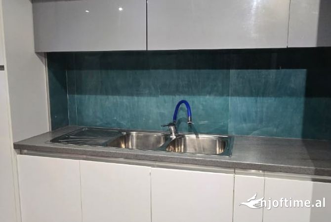 Shtepi me qera Apartament ne Tirane, 2+1, Mobilimi E mobiluar, Pagesa 720  Euro.