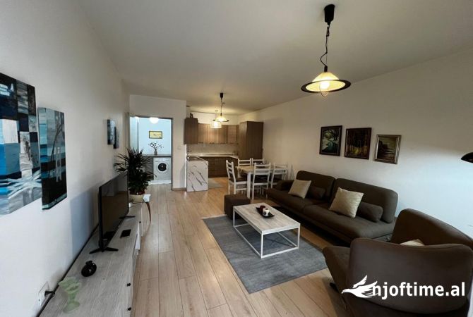 Shtepi me qera 2+1 ne Tirane - 880 Euro