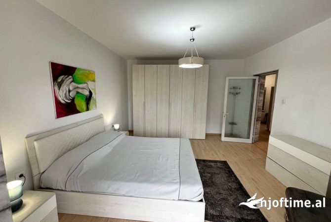 Shtepi me qera Apartament ne Tirane, 2+1, Mobilimi E mobiluar, Pagesa 880  Euro.