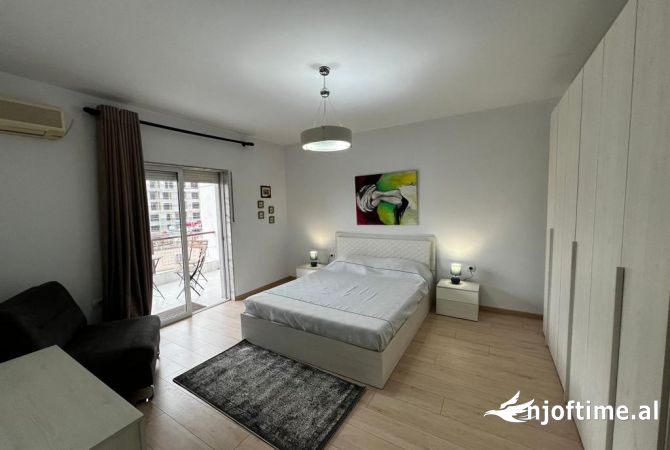 Shtepi me qera Apartament ne Tirane, 2+1, Mobilimi E mobiluar, Pagesa 880  Euro.
