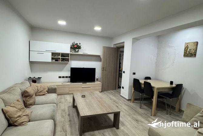 Shtepi me qera 2+1 ne Tirane - 700 Euro