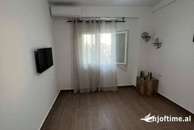 Shtepi me qera Apartament ne Tirane, 1+1, Mobilimi E mobiluar, Pagesa 500  Euro.