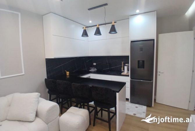 Shtepi me qera Apartament ne Tirane, 2+1, Mobilimi E mobiluar, Pagesa 650  Euro.