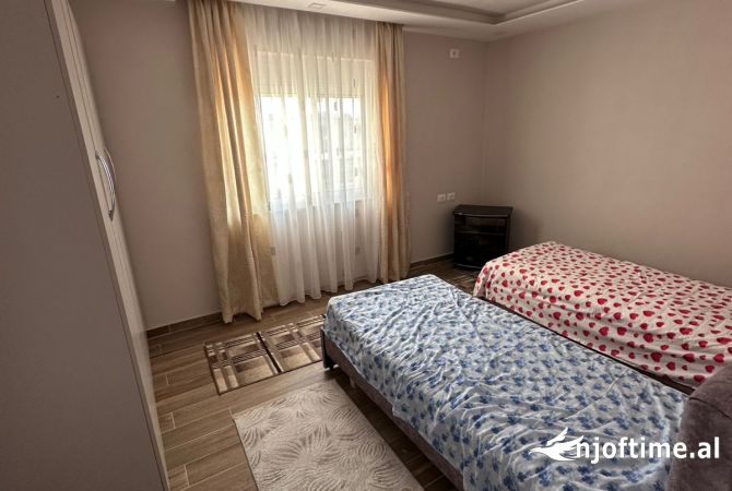 Shtepi ne shitje Apartament ne Tirane, 2+1, Mobilimi E mobiluar, Pagesa 118,000  Euro.