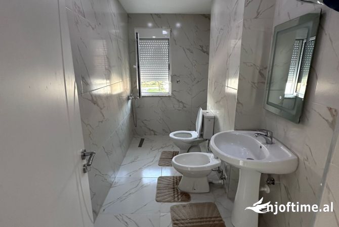 Shtepi ne shitje Apartament ne Tirane, 2+1, Mobilimi E mobiluar, Pagesa 118,000  Euro.