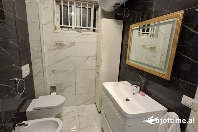 Shtepi me qera Apartament ne Tirane, 2+1, Mobilimi E mobiluar, Pagesa 600  Euro.