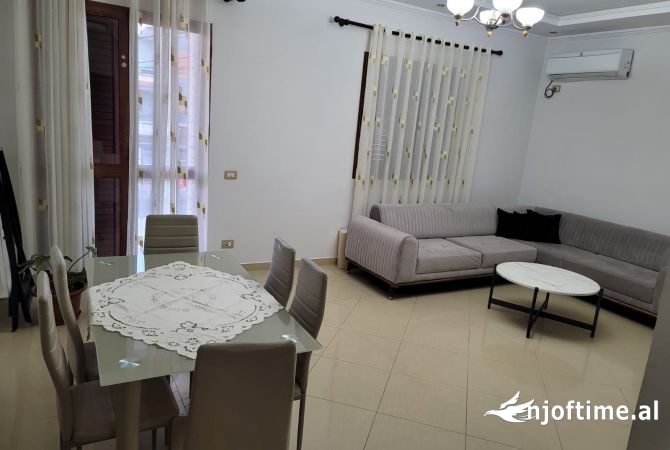 Shtepi me qera Shtepi Private ne Tirane, 2+1, Mobilimi E mobiluar, Pagesa 600  Euro.