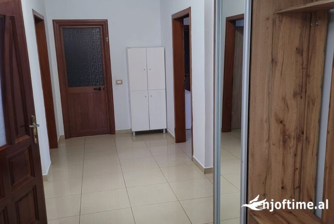 Shtepi me qera Shtepi Private ne Tirane, 2+1, Mobilimi E mobiluar, Pagesa 600  Euro.