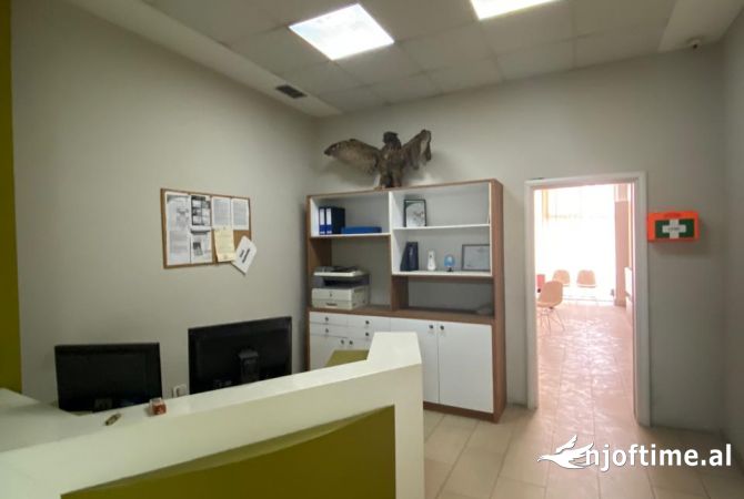 Ambient biznesi me qera 3+1 ne Tirane - 600 Euro