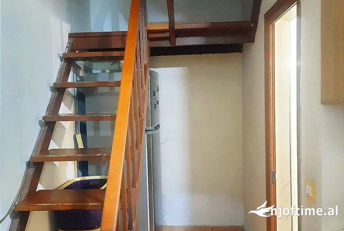 Shtepi me qera Shtepi Private ne Tirane, 2+1, Mobilimi E mobiluar, Pagesa 1,200  Euro.