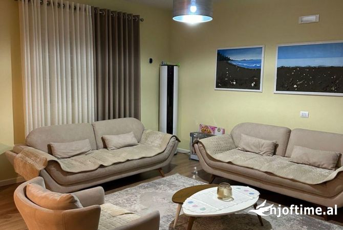 Shtepi me qera Shtepi Private ne Tirane, 2+1, Mobilimi E mobiluar, Pagesa 700  Euro.