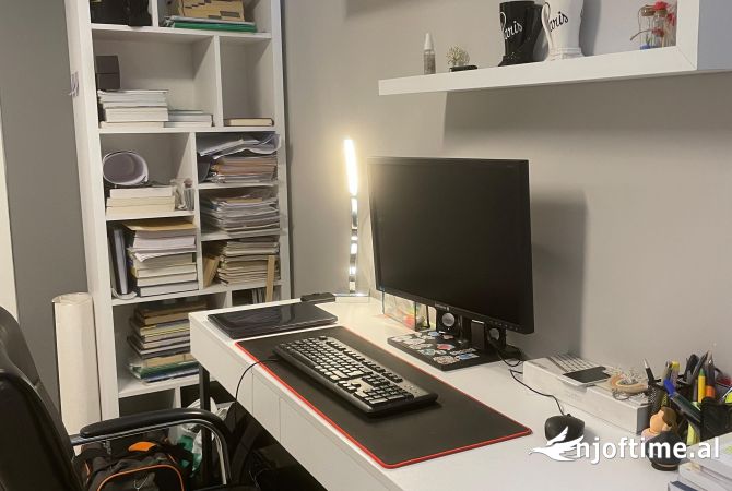 Shtepi ne shitje Apartament ne Tirane, 3+1, Mobilimi E mobiluar, Pagesa 180,000  Euro.