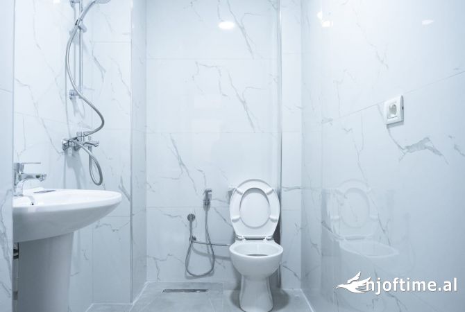 ZYRE ME QIRA NE BLLOK  2+1 - 1100Euro | 90 m2