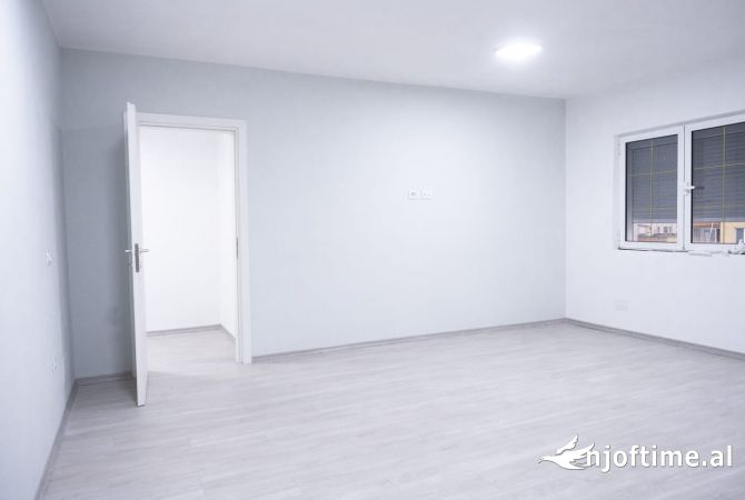 ZYRE ME QIRA NE BLLOK  2+1 - 1100Euro | 90 m2