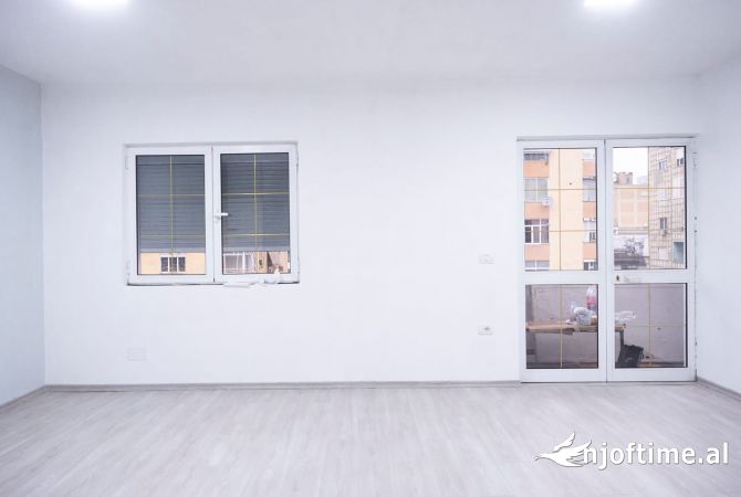 ZYRE ME QIRA NE BLLOK  2+1 - 1100Euro | 90 m2