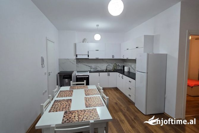 Shtepi me qera Apartament ne Tirane, 2+1, Mobilimi E mobiluar, Pagesa 600  Euro.