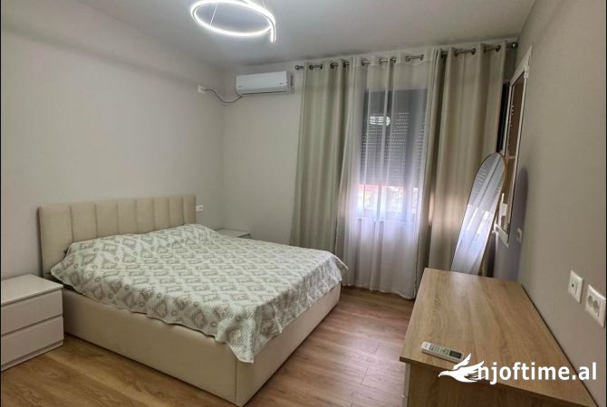 Shtepi me qera Apartament ne Tirane, 2+1, Mobilimi E mobiluar, Pagesa 950  Euro.
