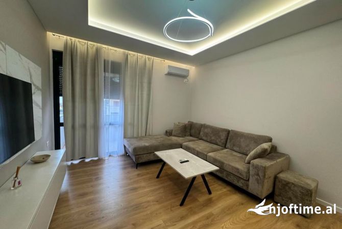 Shtepi me qera 2+1 ne Tirane - 950 Euro