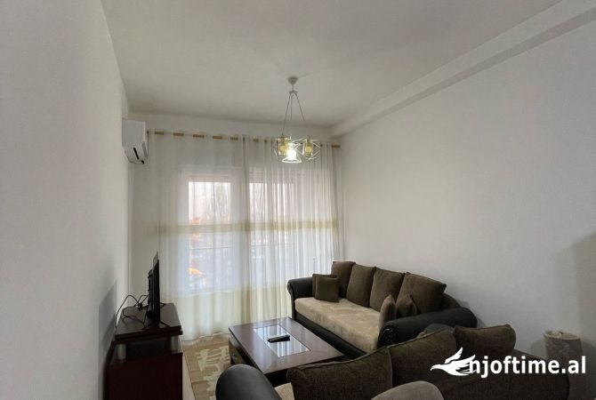 Shtepi me qera Apartament ne Tirane, 1+1, Mobilimi E mobiluar, Pagesa 550  Euro.