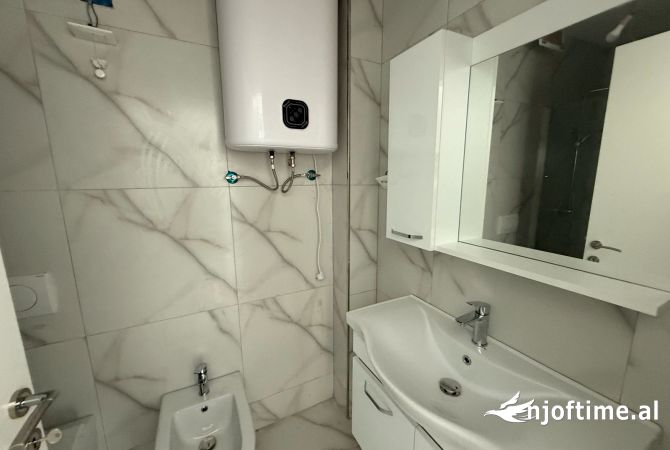 Shtepi me qera Apartament ne Tirane, 2+1, Mobilimi E mobiluar, Pagesa 1,600  Euro.