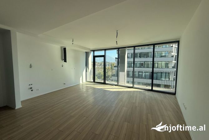 Ambient biznesi me qera 3+1 ne Tirane - 1,600 Euro