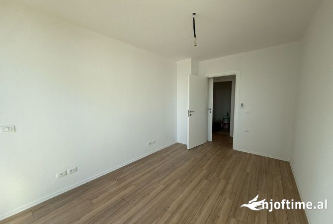 Ambient biznesi me qera 3+1 ne Tirane - 1,600 Euro