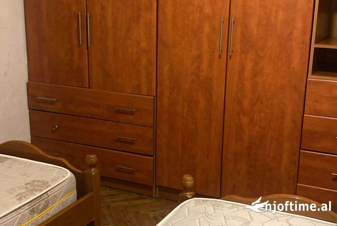 Shtepi me qera Apartament ne Tirane, Garsoniere, Mobilimi E mobiluar, Pagesa 380  Euro.