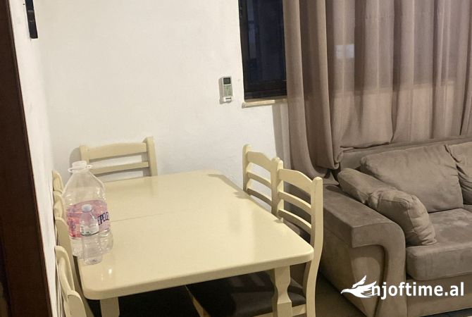 Shtepi me qera Apartament ne Tirane, Garsoniere, Mobilimi E mobiluar, Pagesa 380  Euro.