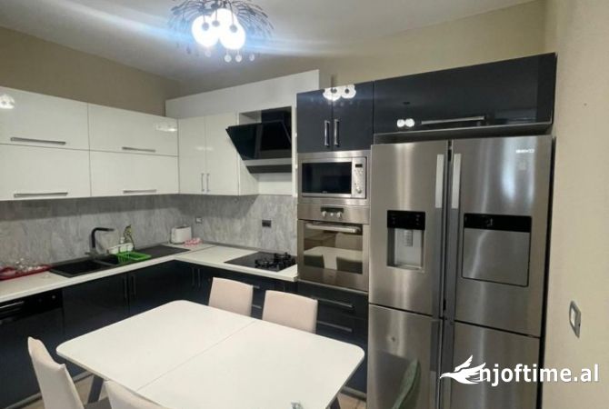 Shtepi me qera Apartament ne Tirane, 3+1, Mobilimi E mobiluar, Pagesa 1,200  Euro.