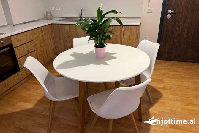 Shtepi me qera 2+1 ne Tirane - 800 Euro