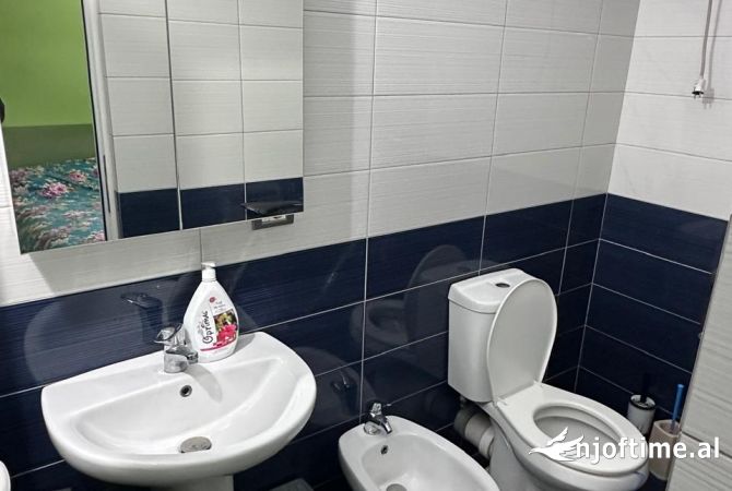 Shtepi me qera Apartament ne Tirane, 3+1, Mobilimi E mobiluar, Pagesa 700  Euro.