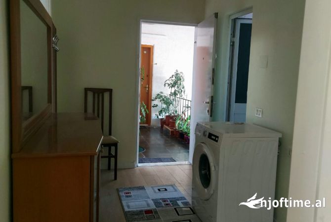 Shtepi me qera Apartament ne Tirane, 1+1, Mobilimi E mobiluar, Pagesa 450  Euro.