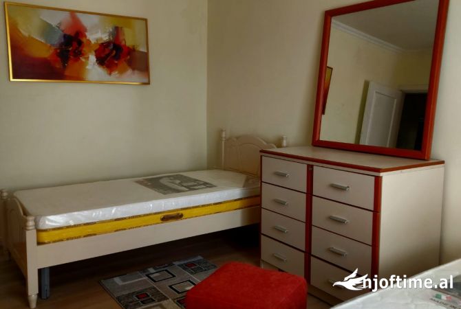 Shtepi me qera Apartament ne Tirane, 1+1, Mobilimi E mobiluar, Pagesa 450  Euro.