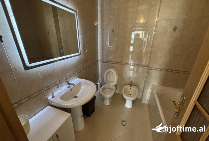 Shtepi me qera Apartament ne Tirane, 1+1, Mobilimi E mobiluar, Pagesa 730  Euro.