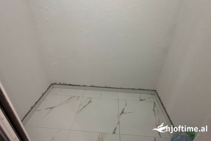 Shtepi ne shitje Apartament ne Tirane, 1+1, Mobilimi E mobiluar, Pagesa 77,000  Euro.