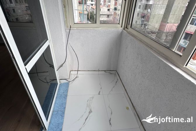 Shtepi ne shitje Apartament ne Tirane, 1+1, Mobilimi E mobiluar, Pagesa 77,000  Euro.