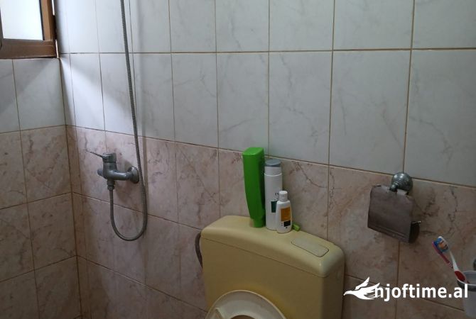 Shtepi me qera Apartament ne Tirane, 1+1, Mobilimi E mobiluar, Pagesa 250  Euro.