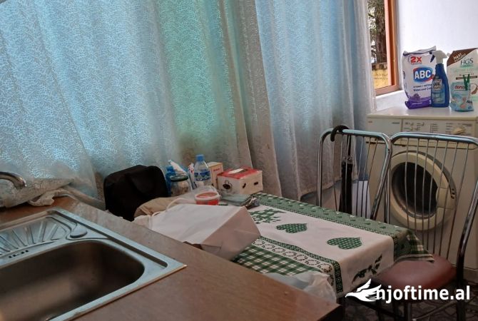 Shtepi me qera Apartament ne Tirane, 1+1, Mobilimi E mobiluar, Pagesa 250  Euro.