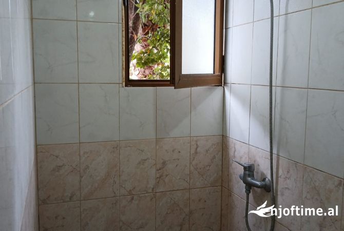 Shtepi me qera Apartament ne Tirane, 1+1, Mobilimi E mobiluar, Pagesa 250  Euro.