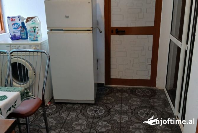 Shtepi me qera Apartament ne Tirane, 1+1, Mobilimi E mobiluar, Pagesa 250  Euro.
