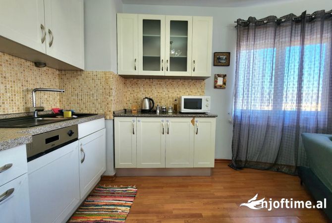 Shtepi me qera Apartament ne Tirane, 1+1, Mobilimi E mobiluar, Pagesa 520  Euro.
