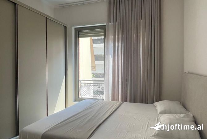 Shtepi me qera 2+1 ne Tirane - 1,200 Euro