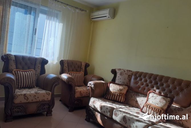 Shtepi me qera Apartament ne Tirane, 2+1, Mobilimi E mobiluar, Pagesa 450  Euro.