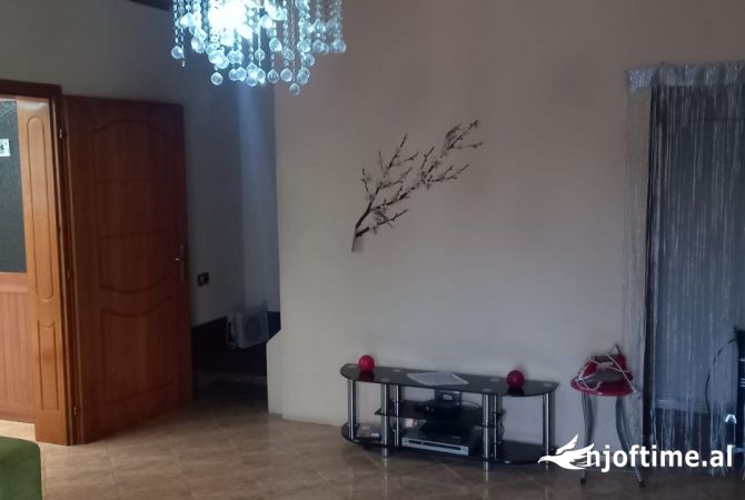 Shtepi me qera Shtepi Private ne Tirane, 2+1, Mobilimi E mobiluar, Pagesa 350  Euro.