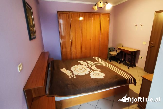 Shtepi me qera Apartament ne Tirane, 2+1, Mobilimi E mobiluar, Pagesa 450  Euro.