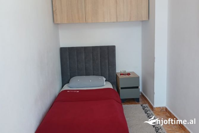 Shtepi ne shitje Apartament ne Tirane, 1+1, Mobilimi E mobiluar, Pagesa 65,000  Euro.