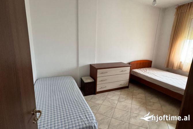 Shtepi me qera Apartament ne Tirane, 2+1, Mobilimi E mobiluar, Pagesa 500  Euro.